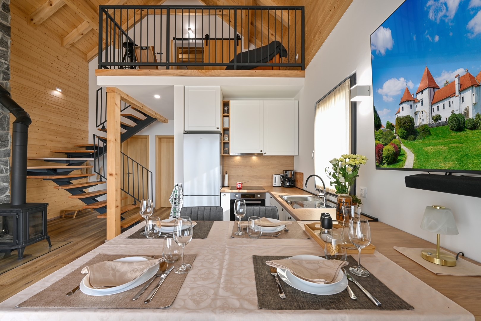 3 Hills Wooden House****